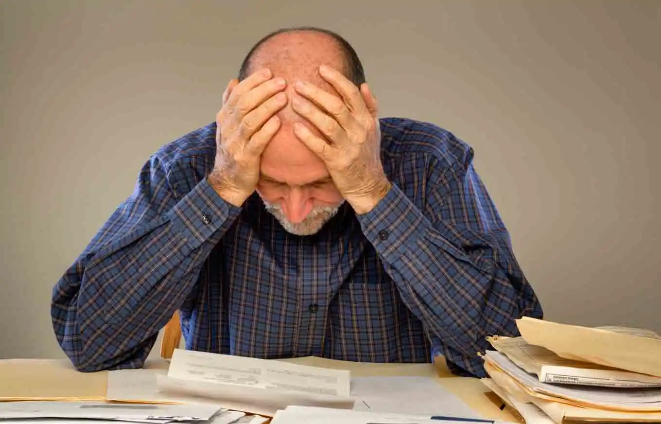 El drama de los jubilados ahogados por la tarjeta de crédito: Ni bancos ni el Gobierno ofrecen solución