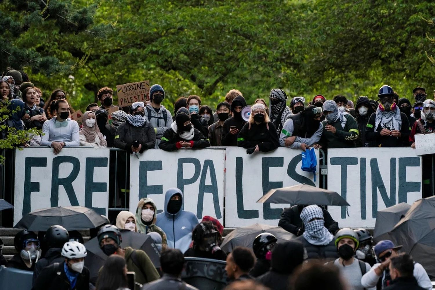 Se generalizan protestas de universitarios contra los bombardeos israelíes en Gaza.