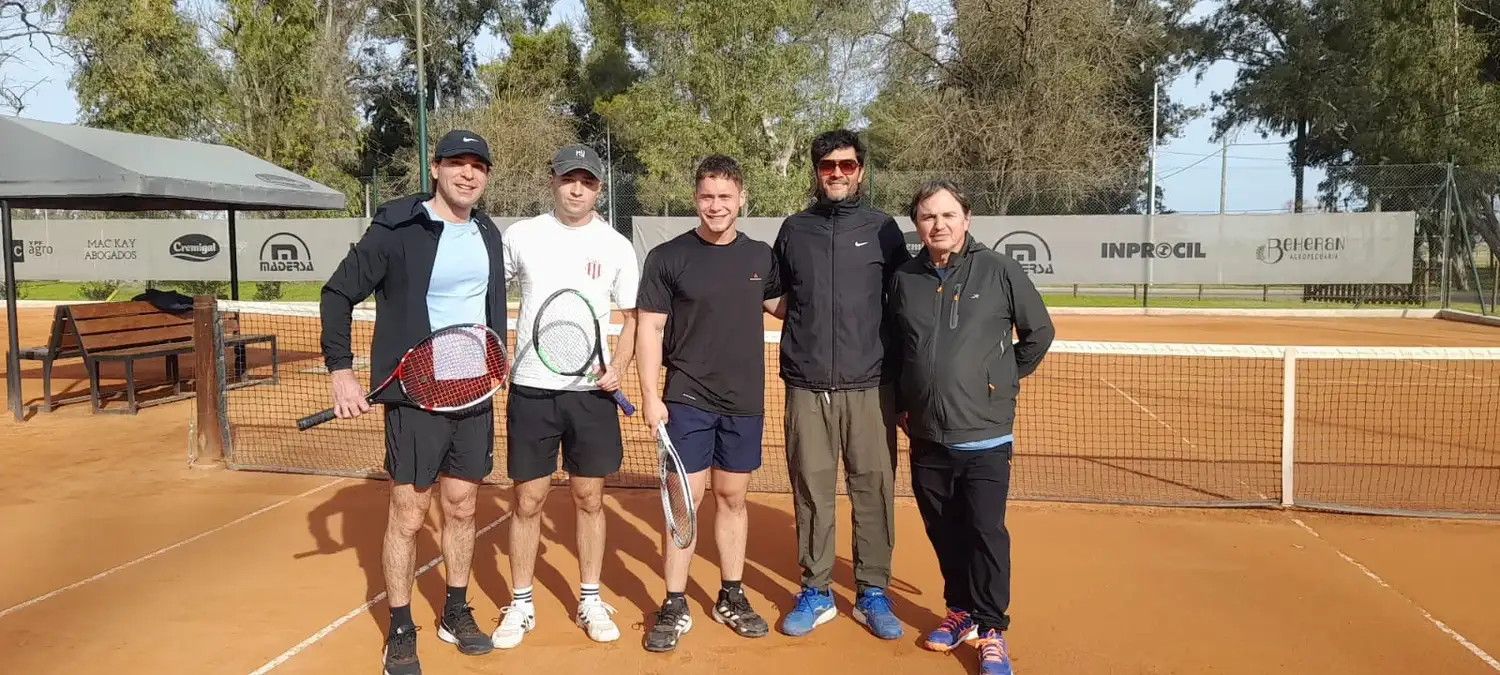 Villa Alegre Tenis consolidó su propuesta deportiva con una escuela que reunió a unos 60 alumnos