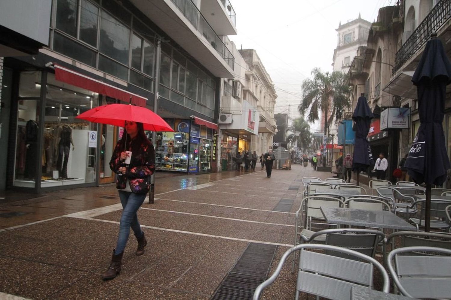 Rige un alerta por tormentas severas