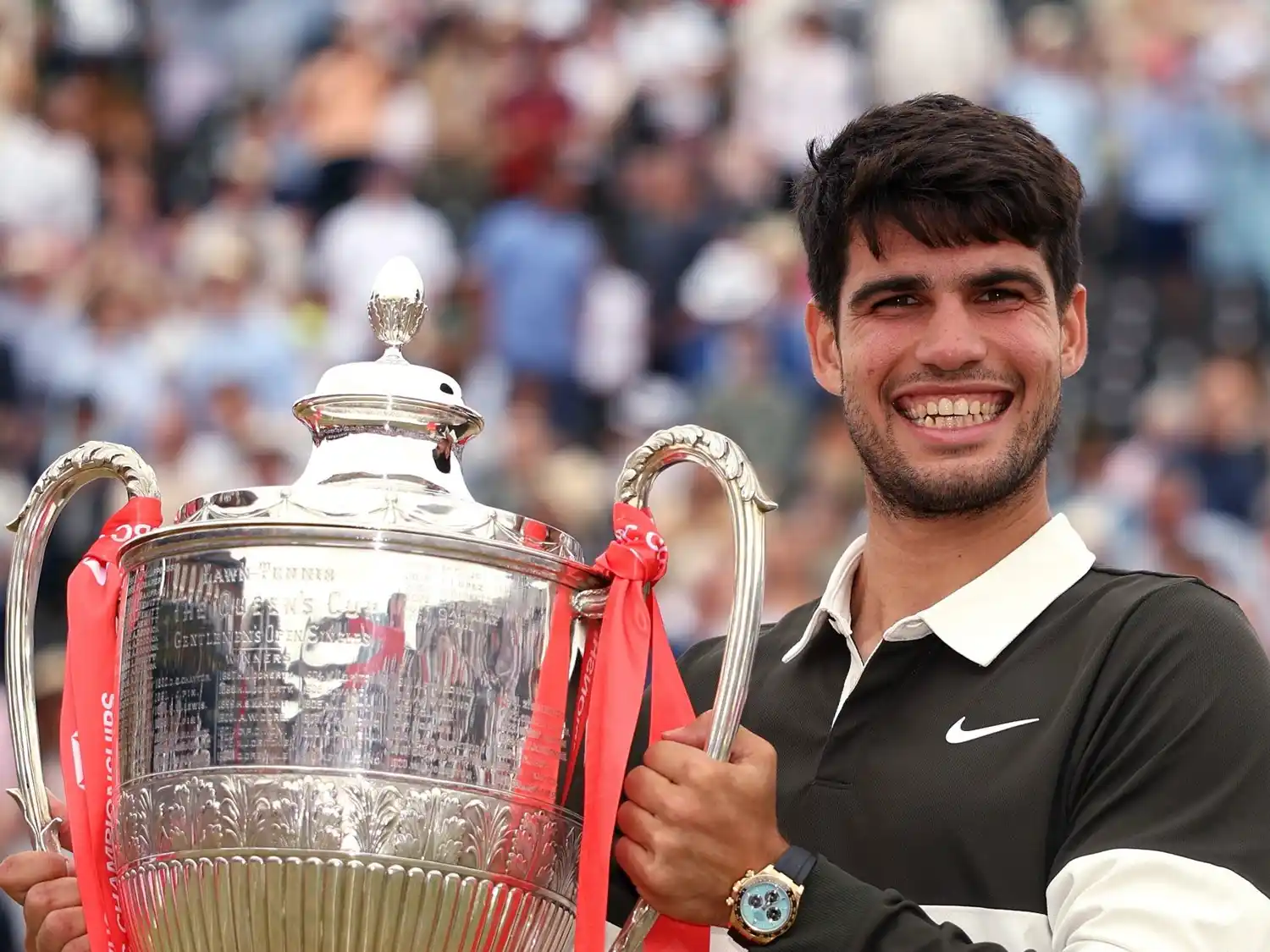 Alcaraz sufrió para festejar en Queen’s.