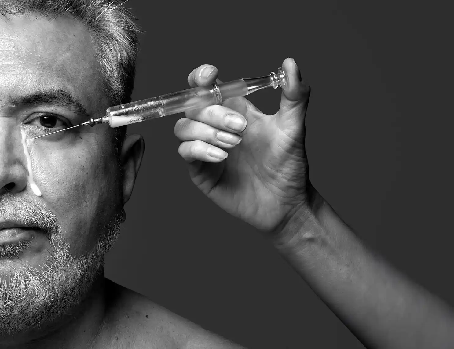 Cristian Alarcón fue víctima de los tratamientos que aparecen reflejados en la obra.