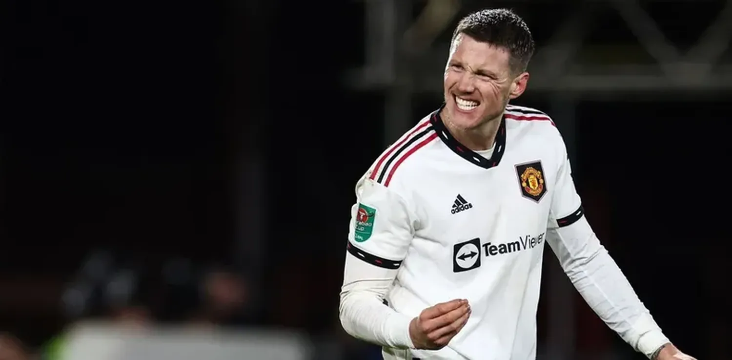 'Anda pa' allá, bobo': Weghorst convirtió por primera vez en el equipo de Lisandro Martínez