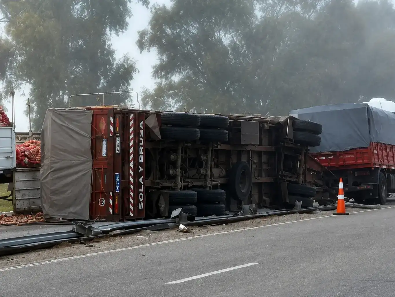 El siniestro obligó a implementar un operativo de seguridad y tránsito en la zona.