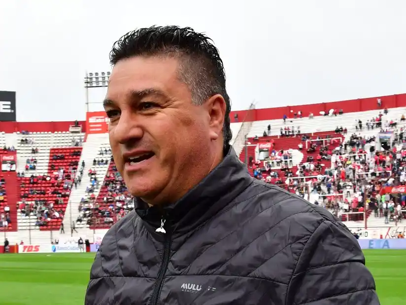 Un ex DT de Huracán desató polémica por declaraciones sobre las mujeres y la comunidad gay