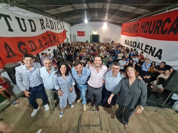 Juan Manuel López cerró su campaña en Magdalena: "Le pido a la sociedad que no caiga en la trampa de la polarización"