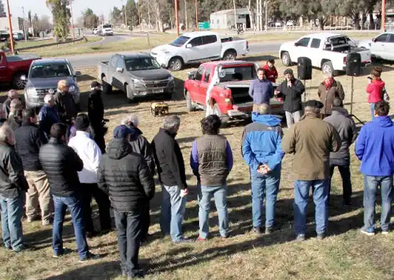 Representantes de la Rural en la protesta en Tres Arroyos