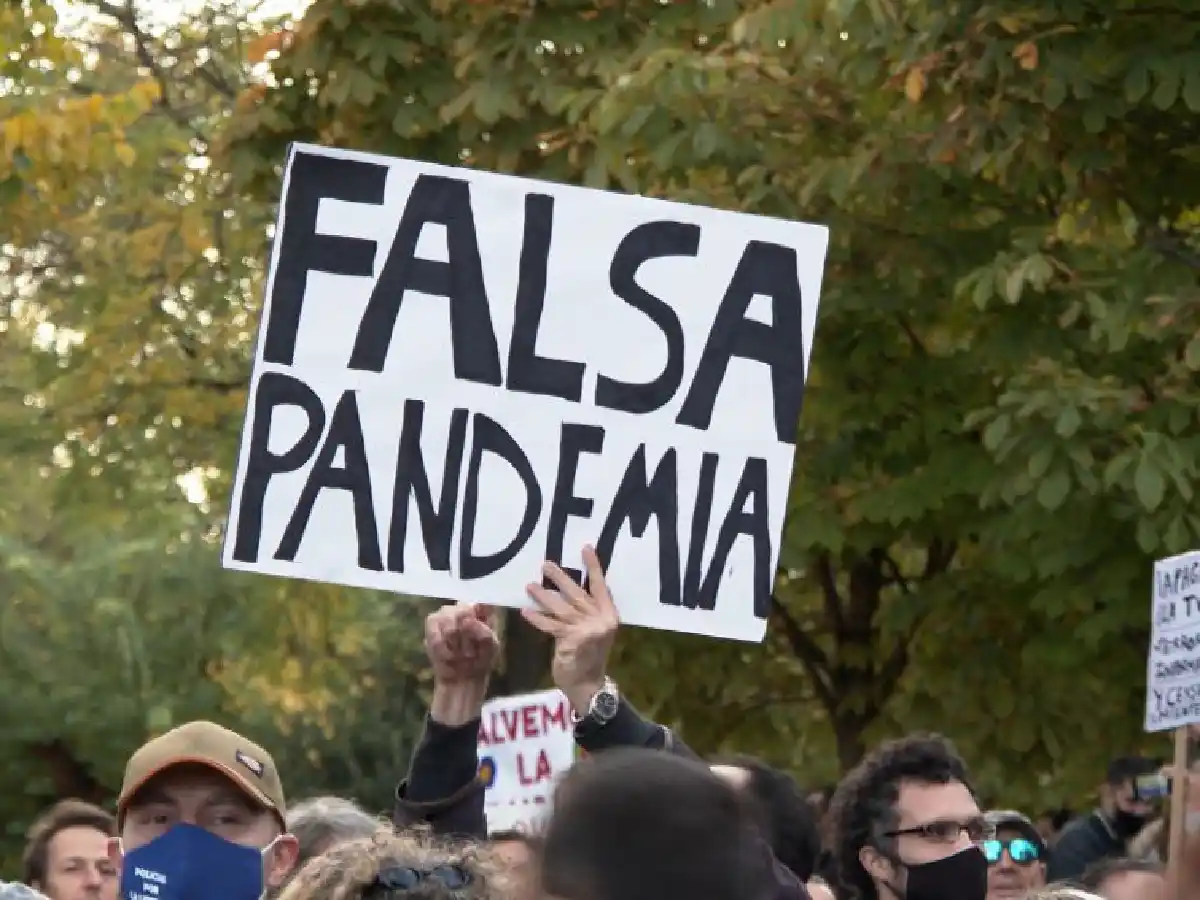 La RAE habilita llamar "Covidiota" a negacionistas del virus