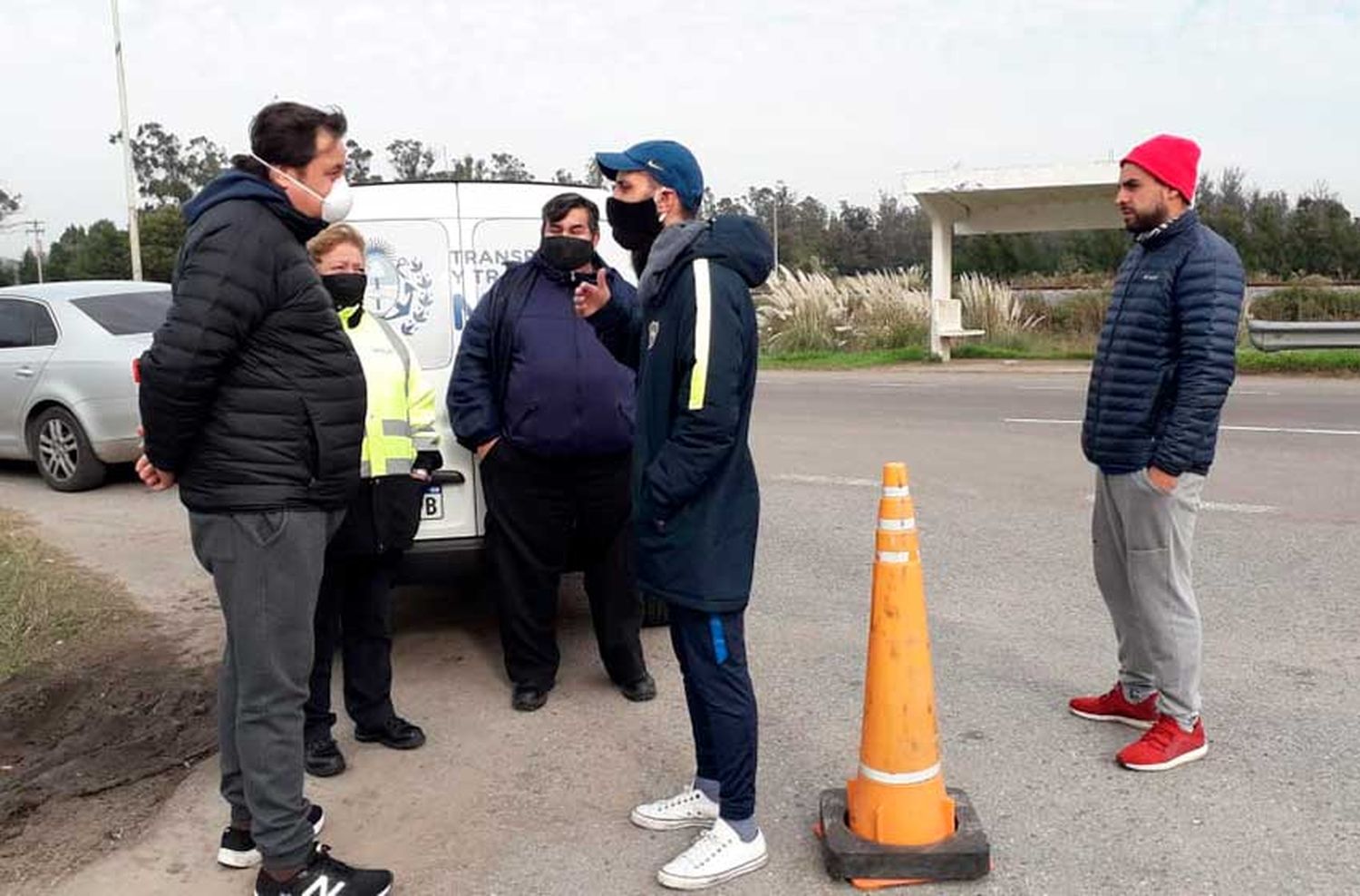 COVID-19: de "chapeadores" a "taxi-bondi", una nueva modalidad que se ve en los retenes