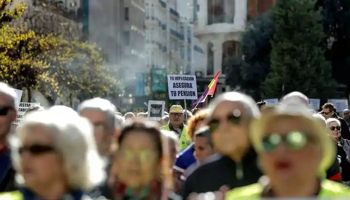 España: miles de jubilados se manifestaron por “pensiones dignas”