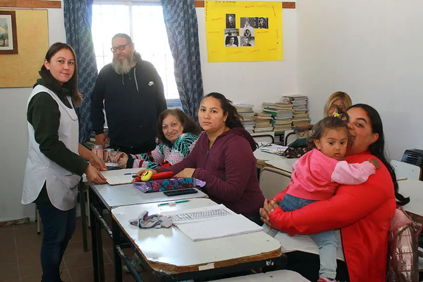 Convocan a adultos y jóvenes para terminar la primaria