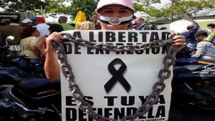  La ONG Espacio Público denunció este martes una "escalada de violencia" de las fuerzas de seguridad del Estado contra los periodistas y medios de comunicación durante noviembre. A tal punto que, en el penúltimo mes del 2021 la organización contabilizó 103 violaciones a la libertad de expresión.