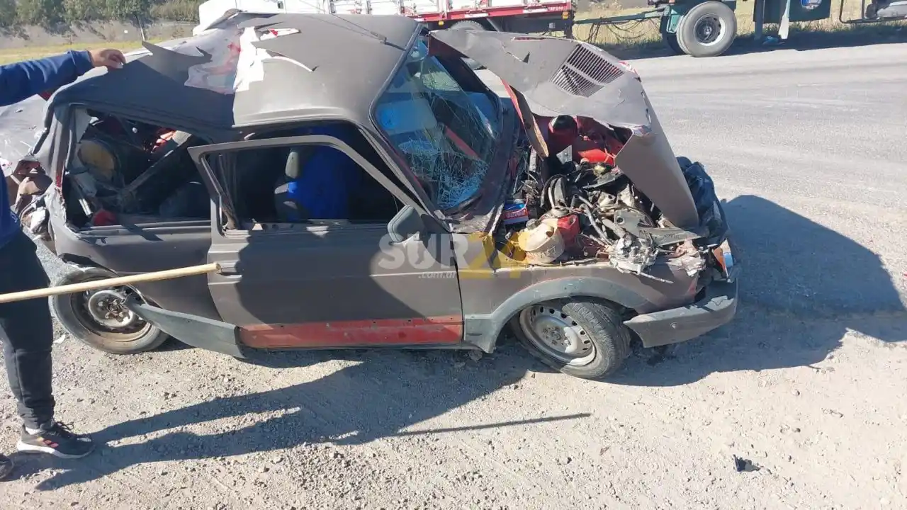 Fuerte accidente en la ruta 33 entre dos camiones y un auto