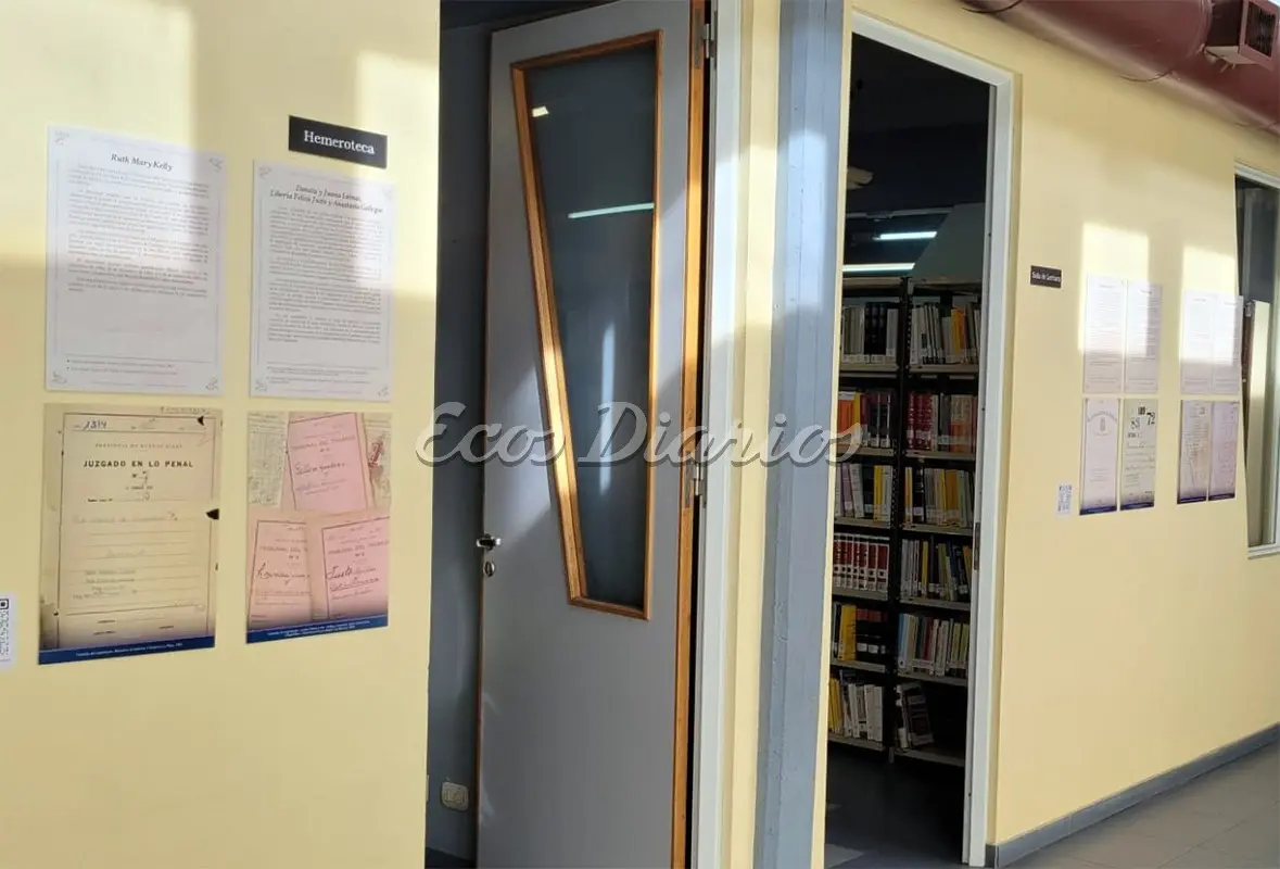 Muestra en la biblioteca del departamento judicial