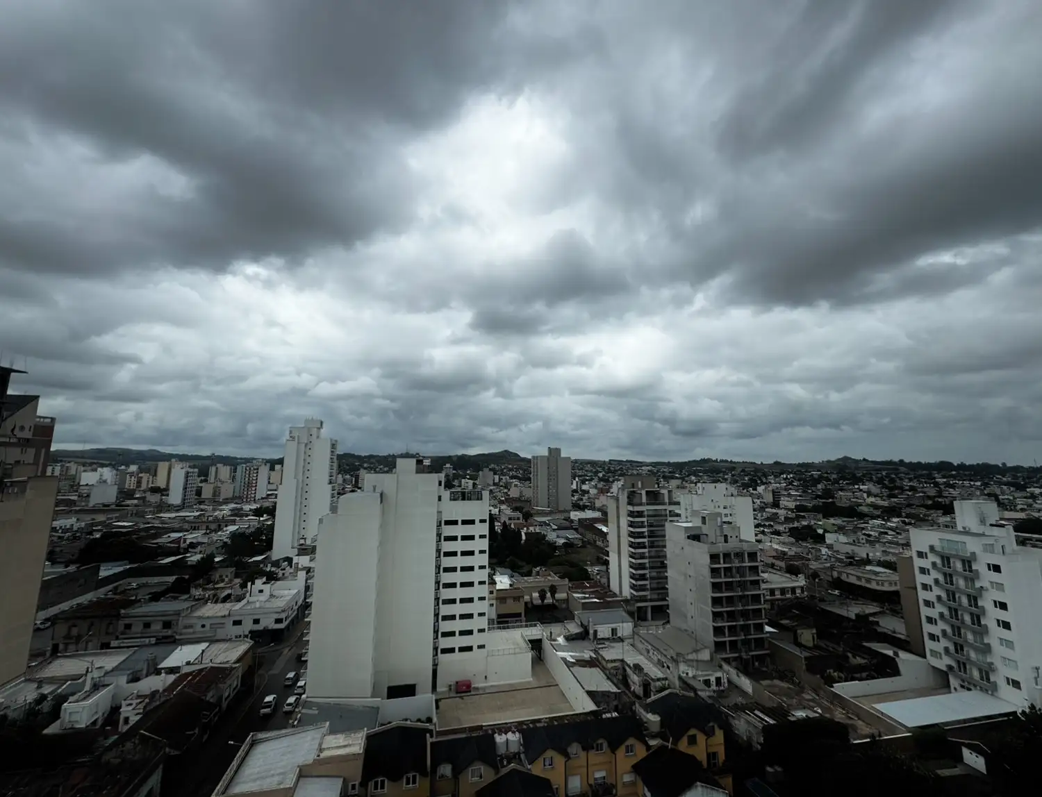 Suspendieron las clases en el turno tarde en Tandil por la alerta meteorológica.