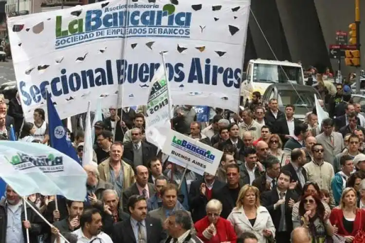 Bancarios piden un paro general antes de las elecciones de octubre