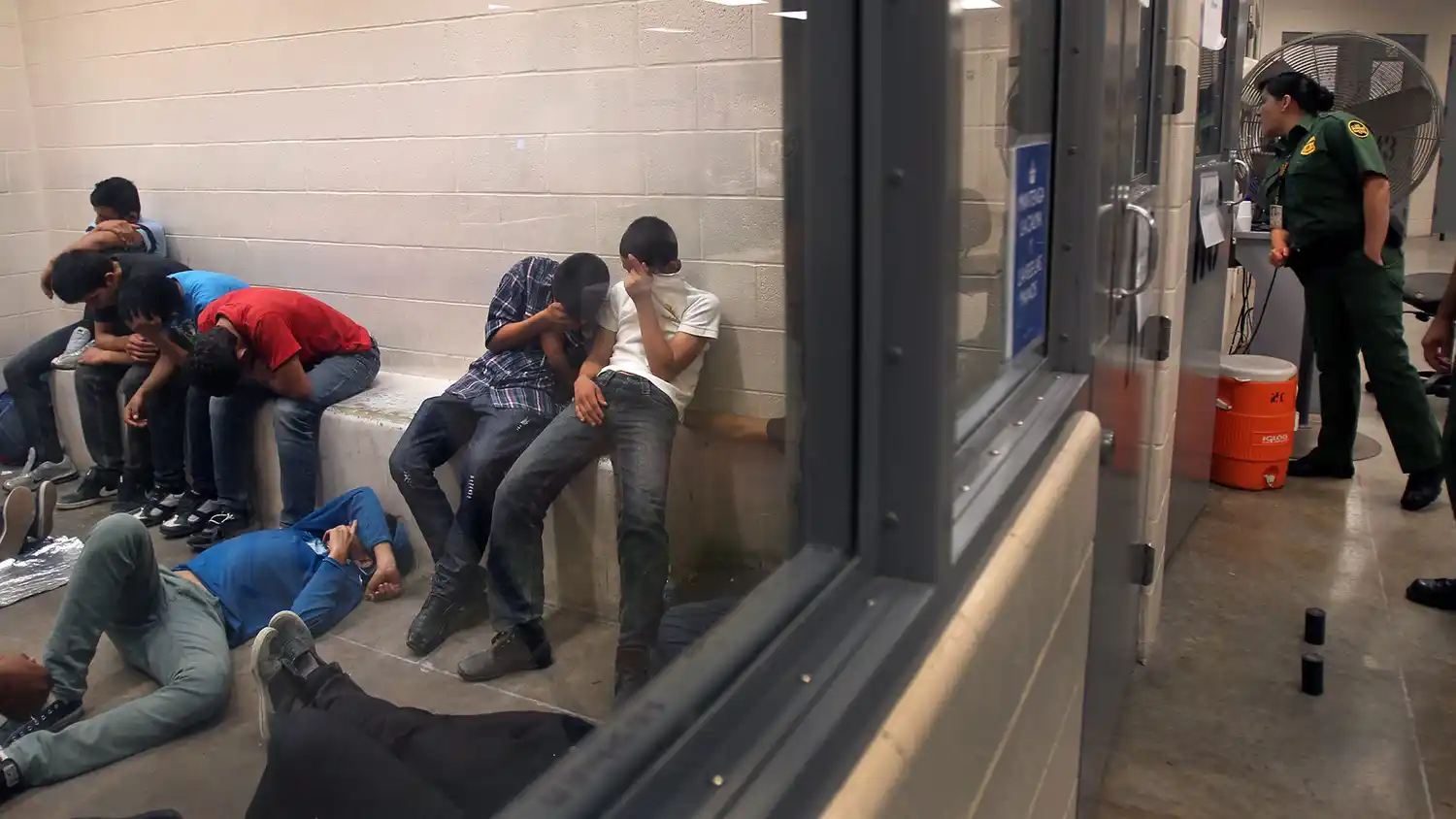NEGOCIO REDONDO: esta cantidad de dólares han pagado los migrantes para salir de los centros de detención en EE. UU.