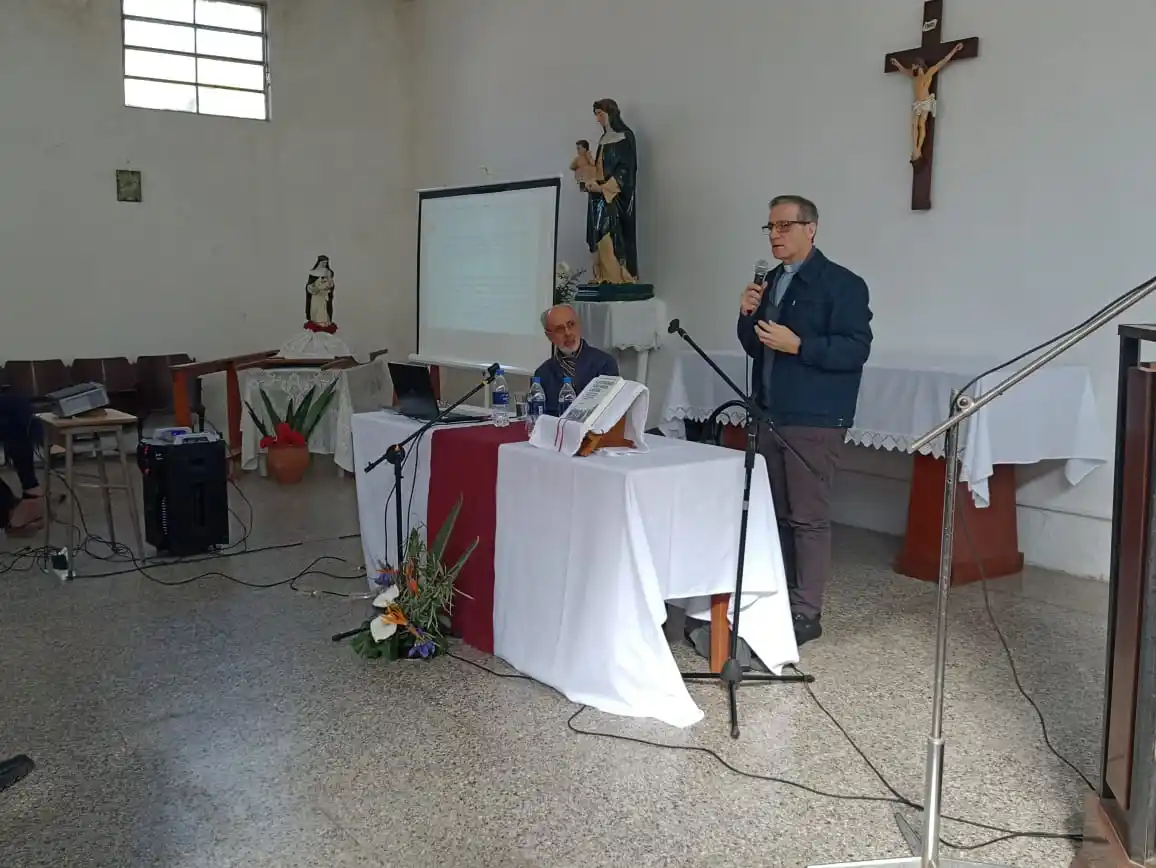 Los disertantes fueron los presbíteros Luis Oscar Liberti y José Carlos Caamaño.