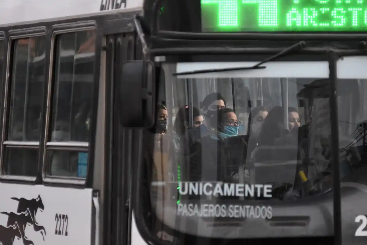 Para paliar la crisis del transporte público piden afectar el fondo del boleto educativo