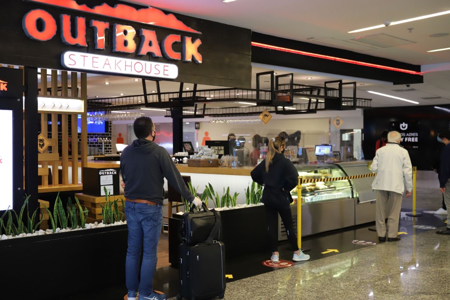 Volvió Outback a la oferta gastronómica de Ezeiza (con restricciones)