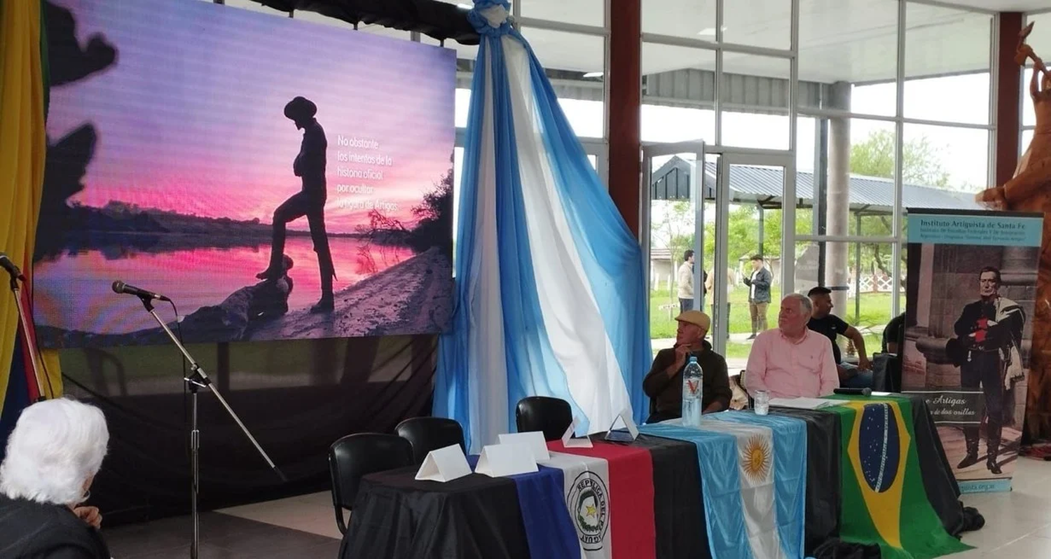 Los encuentros subrayaron la importancia de revisar la historia oficial y rescatar aquellos aspectos que fortalecen la identidad santafesina. Foto: Gentileza