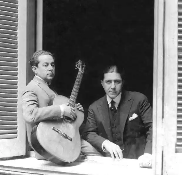 Rematan cartas de Gardel donde cuenta los excesos y los lujos que vive en París