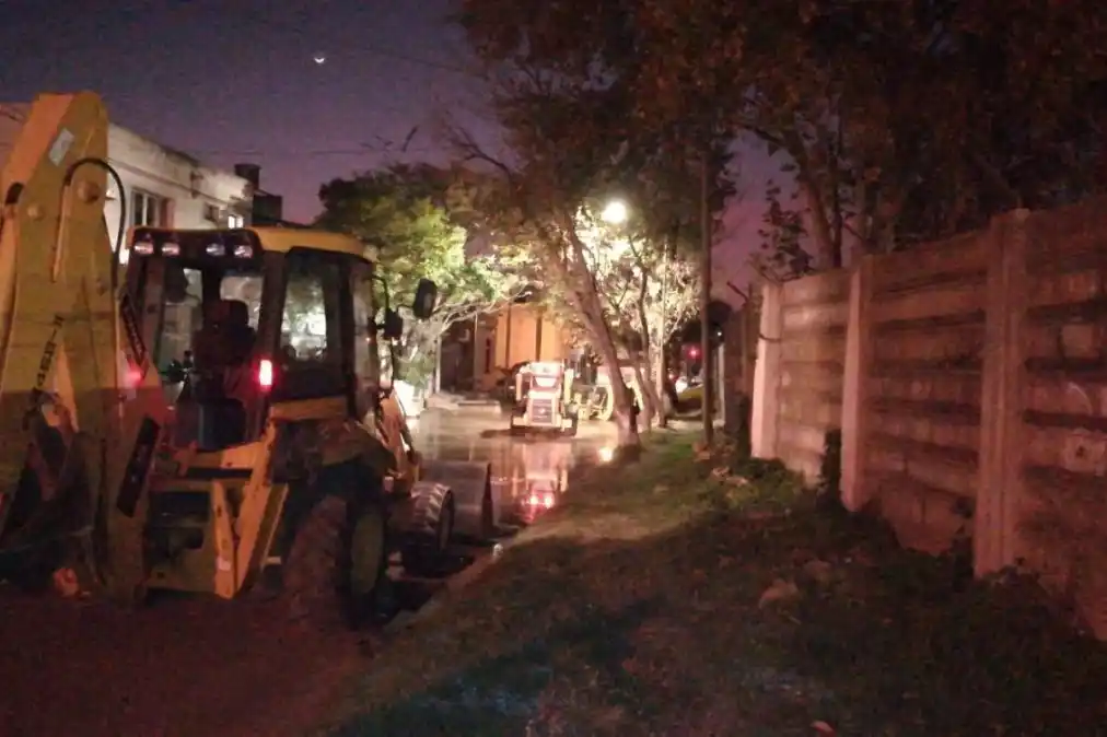El Municipio trabaja en la zona para arreglar el caño.