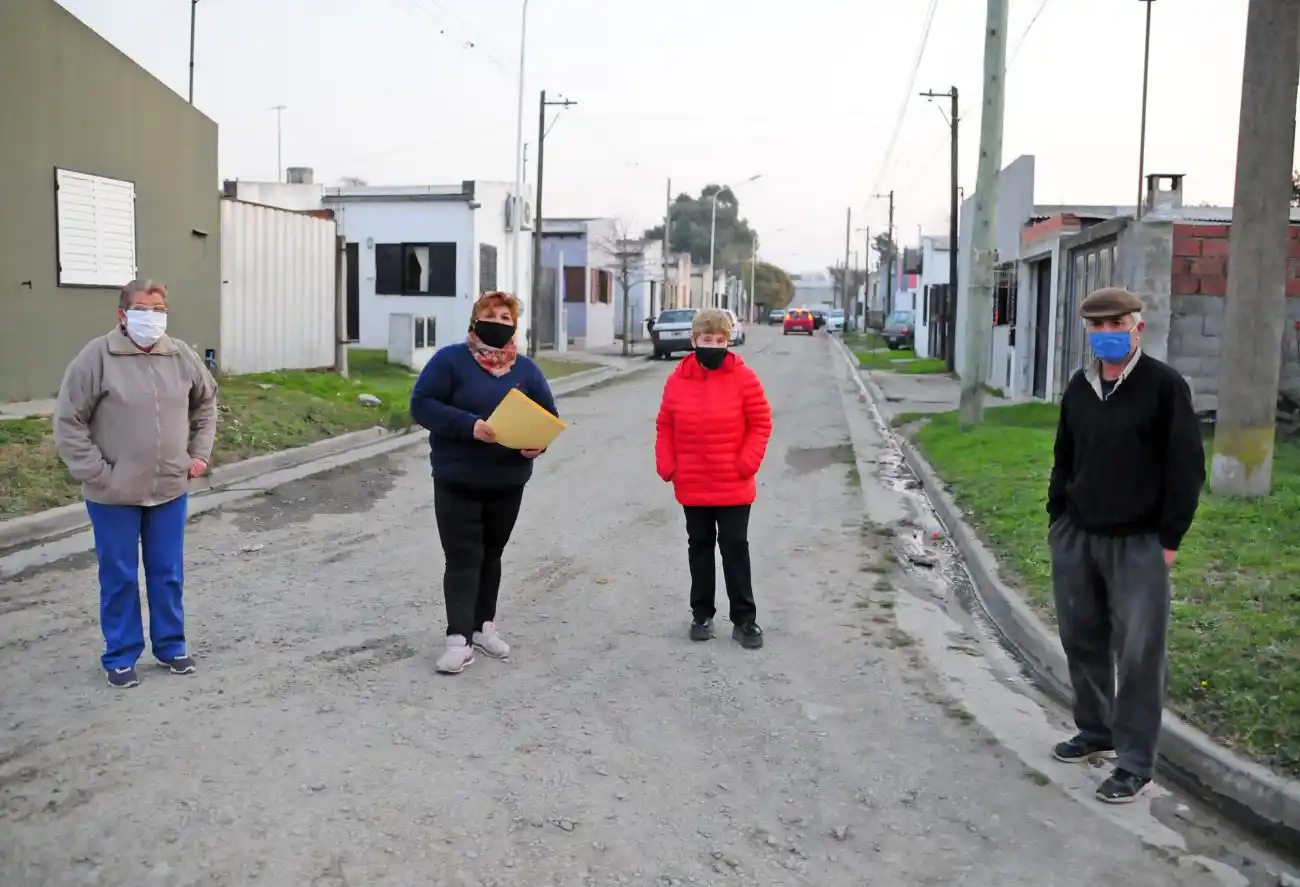 Vecinos de Catamarca y Vicente López reclaman que  se concrete el proyecto de las cloacas