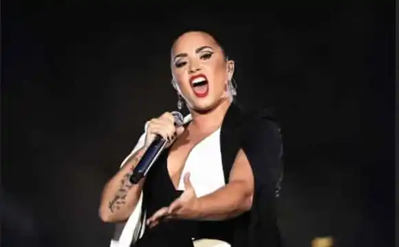 Demi Lovato se declara de género no binario