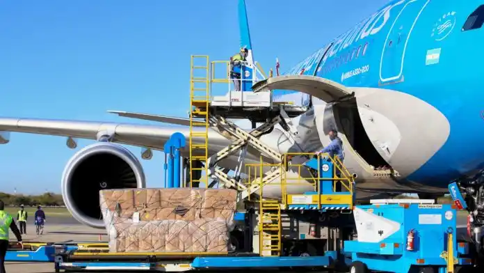 Llegarán el domingo dos vuelos con más de un millón de dosis