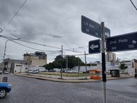 Construcción de McDonald's: negocian el traslado del puesto de panchos y el kiosco