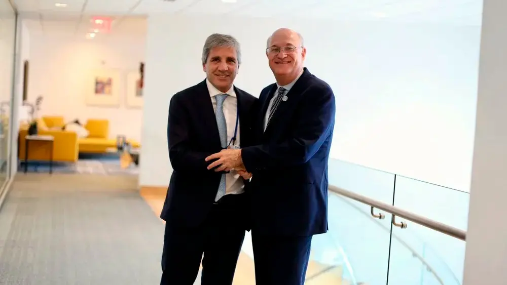 El ministro de Economía Luis Caputo celebró el apoyo del Banco Interamericano de Desarrollo (BID).