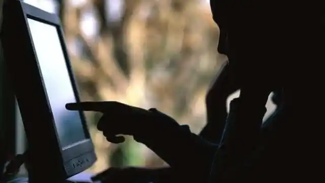 Quieren regular el contenido violento y discriminatorio de Internet