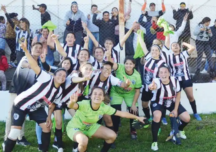 Victoria y Constitución jugarán la final del fútbol femenino
