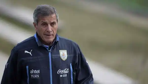 Tabárez ya tiene los 11 para enfrentar a la Argentina de Messi