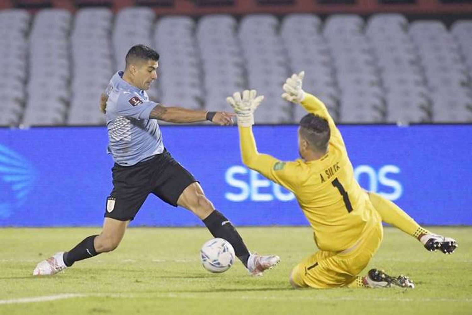 Uruguay y Paraguay no se sacaron diferencias y empataron 0-0 