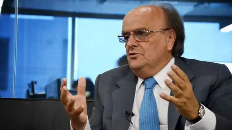 Ignacio De Mendiguren.