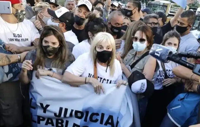 La marcha por Diego Maradona se transformó en concentración