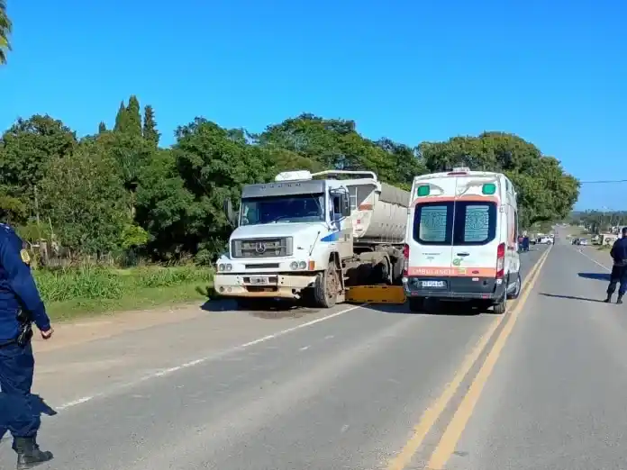 Siniestro fatal en la ruta 12 con un camión: falleció un motociclista