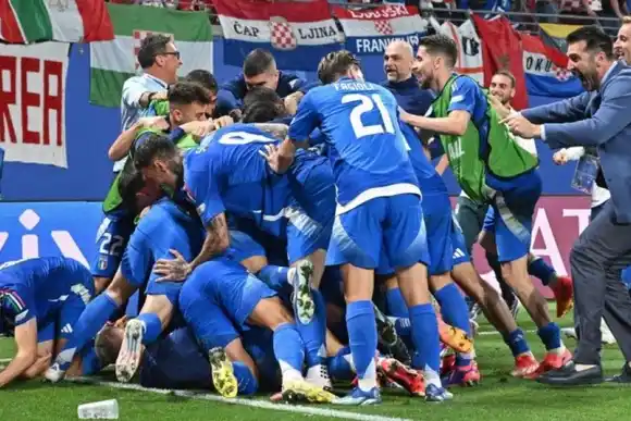 Agónico empate de Italia para clasificar a octavos en el grupo que ganó España