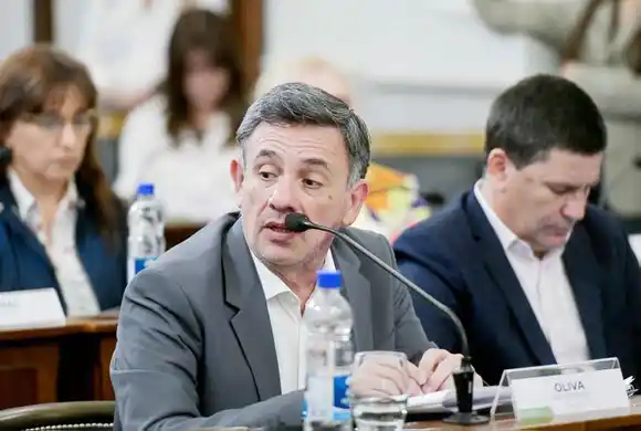 Oliva manifestó su preocupación sobre resolución del CGE y requisas a docentes