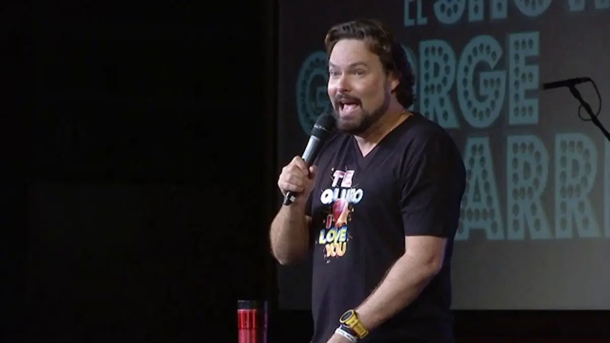 COMEDIANTE GEORGE HARRIS ofrece disculpas por comentario sobre el autismo