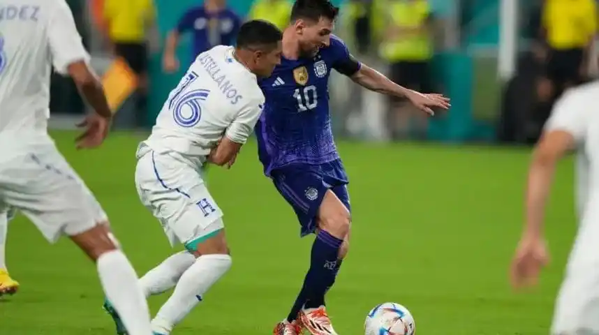 Un jugador de Honduras contó el particular diálogo que tuvo con Messi y el regalo que se llevó