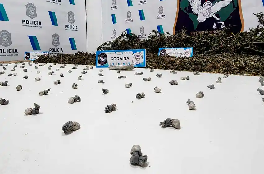 Secuestran más de 100 dosis de cocaína y marihuana y detienen a una pareja
