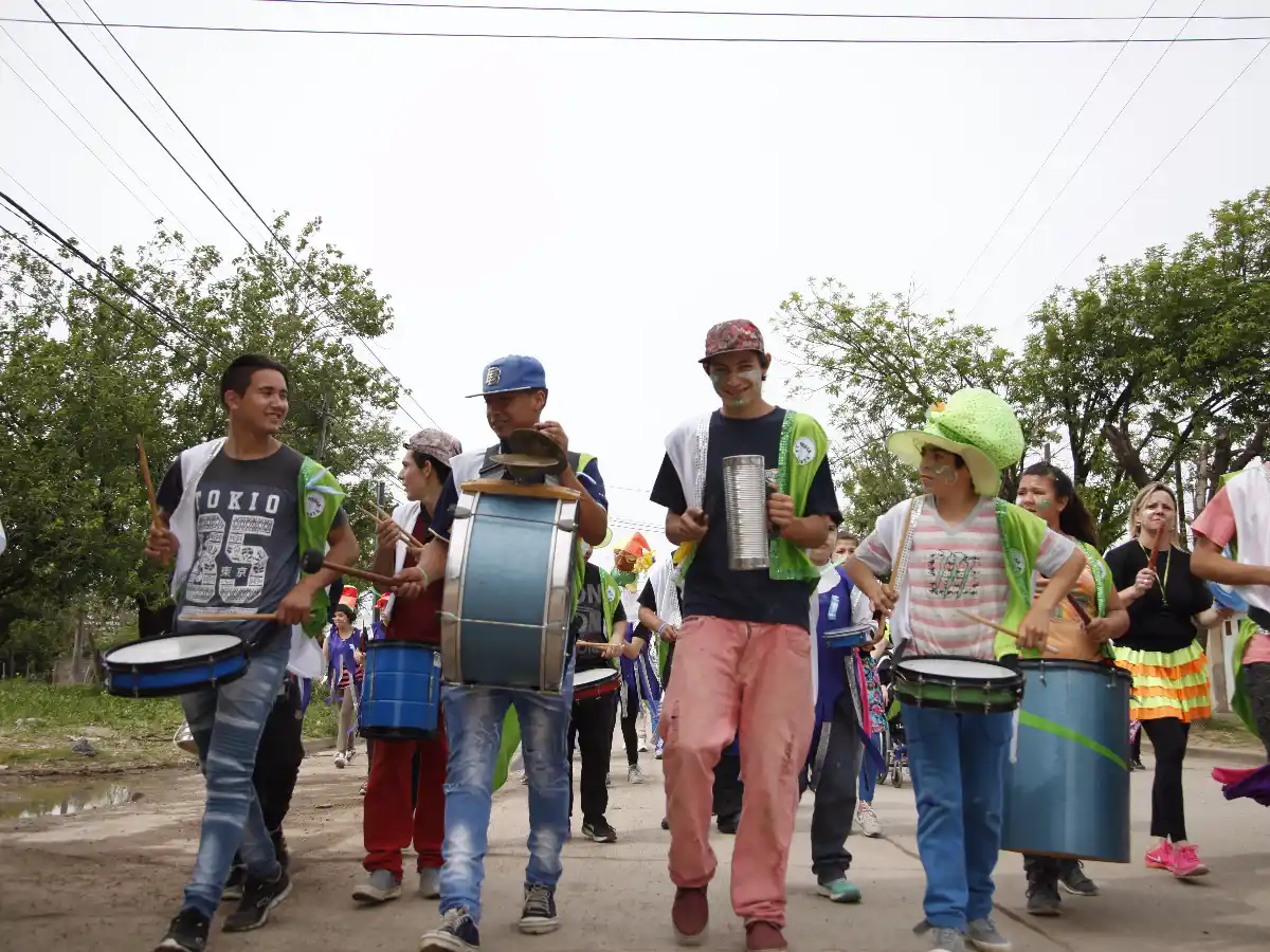 La familia de Apadim celebró con la murga en la calle 