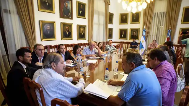 El Gobierno provincial convocó a los gremios estatales para el martes