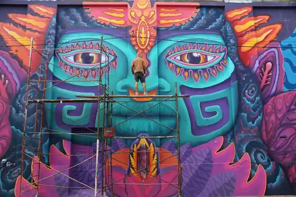 El mural que le cambió la cara y le puso color al centro de la ciudad