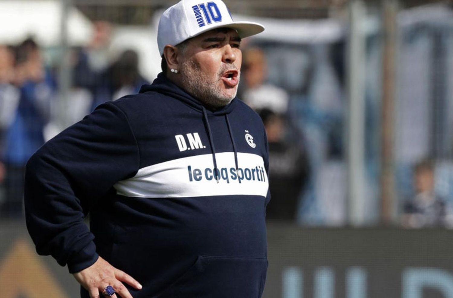 Maradona es trasladado desde La Plata para ser operado en una clínica de Olivos