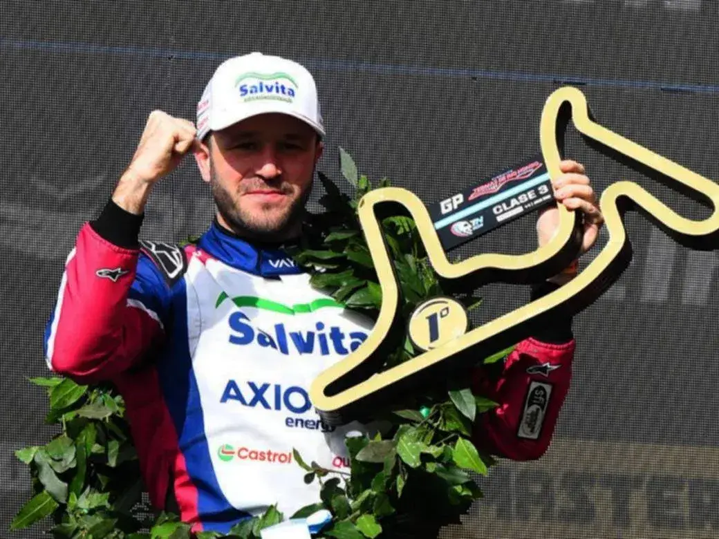 Canapino celebró en la Clase 3 del TN en las Termas. Foto:Campeones