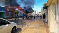 Impresionante incendio con grandes daños materiales en el centro de Tandil